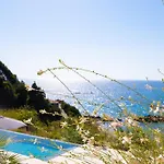 Archangelo Bay On The 파라모나스